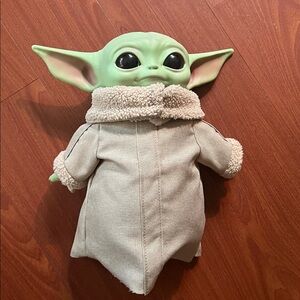 Star Wars Green Plush baby Yoda with Beige Coat‎